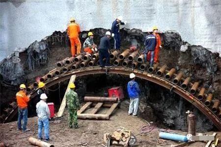 洛宁隧道钢花管支护案例